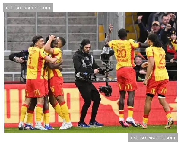 从两球领先到连丢三球：朗斯主场崩盘全过程复盘