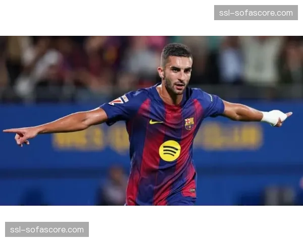 实时：国家德比，巴萨前锋费兰·托雷斯劲射中柱