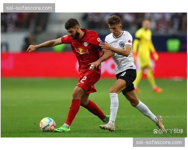 RB莱比锡1-0小胜法兰克福,制胜球源于角球二次进攻