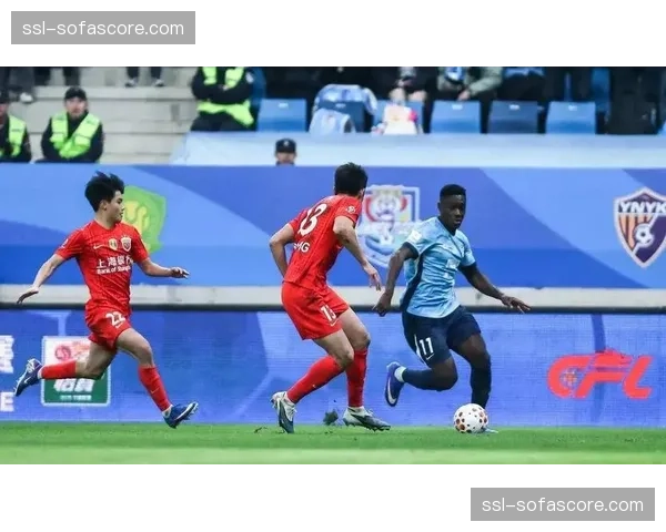 媒体预测首发:奥斯卡领衔海港阵容,对阵泰山或延续三中卫体系