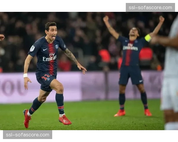 “法甲巴黎圣日耳曼提前夺冠战，流媒体服务器过载致部分区域直播中断”